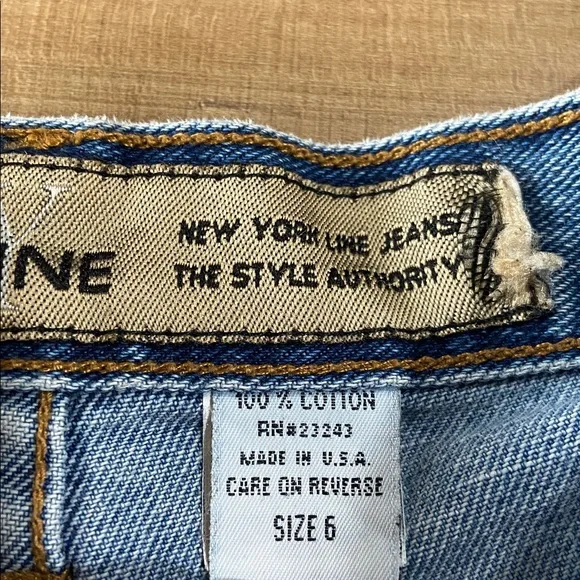 Classic High-Waist Blue Denim Shorts - Picture 4 of 12